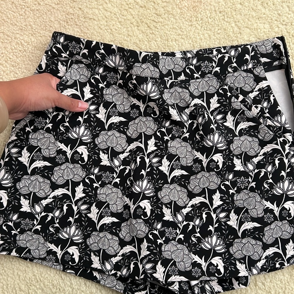 Black/Gray Pattern Skort - image 5